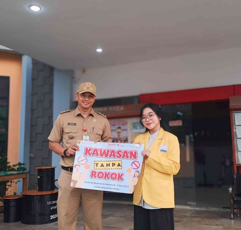 Penyerahan Stiker Kawasan Tanpa Rokok kepada Lurah Kelurahan Gemah, Bagus Santoso, S.STP, MM (21/10/2024) / dokpri