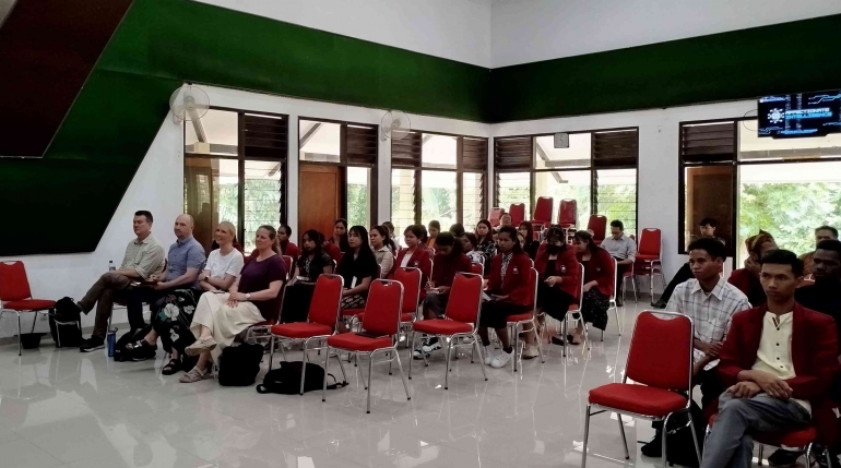 Guests from Australia joined students in worship at CCTSI/Kelvin