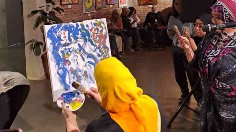 Komunitas Perempuan Pelukis Kasih Ibu Menggelar Pameran Lukisan Episode ...