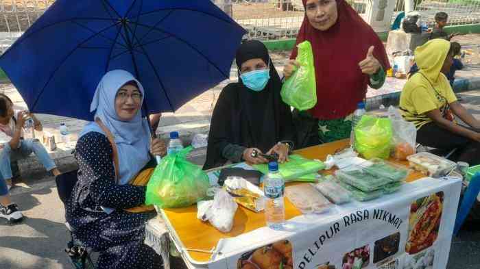 Penjual street food di Jalan Eltari Kota Kupang memanfaatkan car free day setiap Sabtu pagi untuk berjualan (dok foto: Pos-kupang.com/Ferry Ndoen)