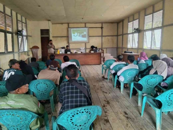 Bapak Rafael Siki saat menyampaikan materi dalam kegiatan pelatihan. (Foto dok. Edi Rahman/YP).