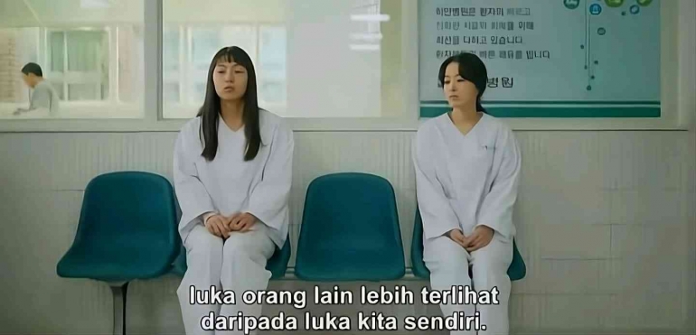 Scene dalam drama Daily Dose of Sunshine ini menunjukkan Jung Da-Eun mengalami gangguan mental (Sumber: drama Daily Dose of Sunshine)Â
