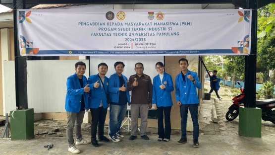 Foto Bersama Kelompok 1 dengan Dosen Pembimbing PKM (Sumber : Dokumen Pribadi)