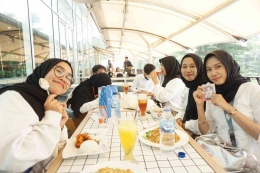 Makan siang bersama peserta Lead The Flag /dok. pri