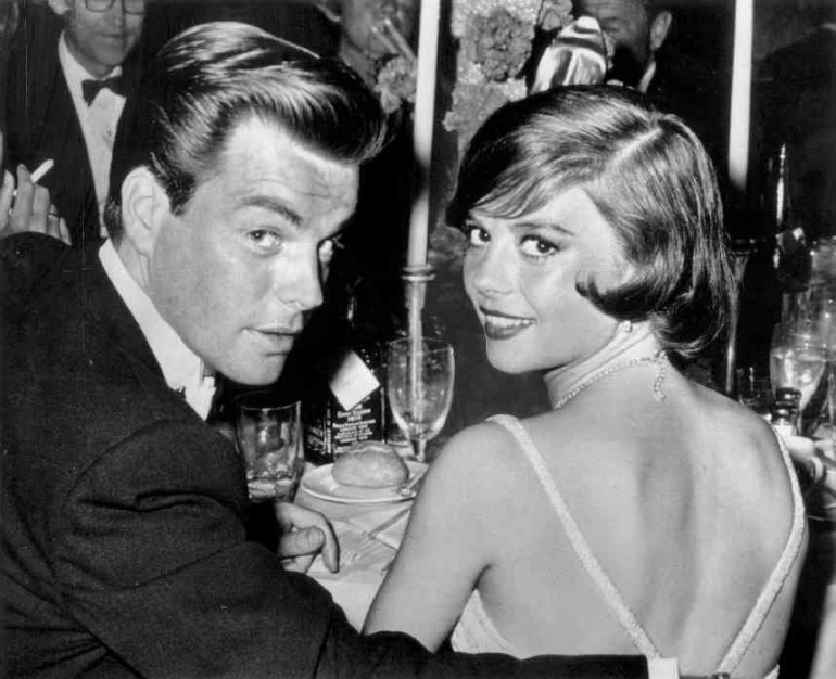 Natalie Wood with Robert Wagner, 1960. (Press photo - ebay)