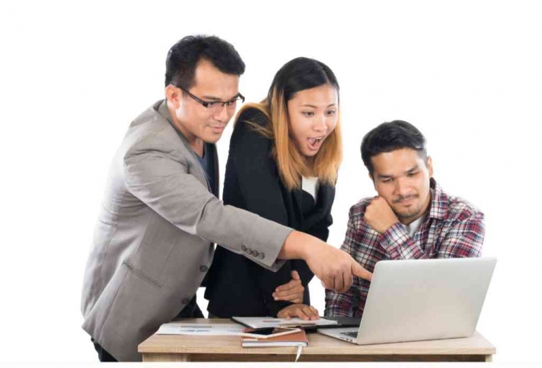 Rekan kerja yang jadi andalan kantor | Dokumen foto via freepik.com