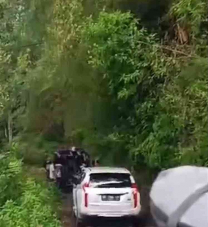 Perjalanan menuju lokasi penanaman pohon di Toya Aring yang akan dijadikan bumi perkemahan (dokumentasi panitia)