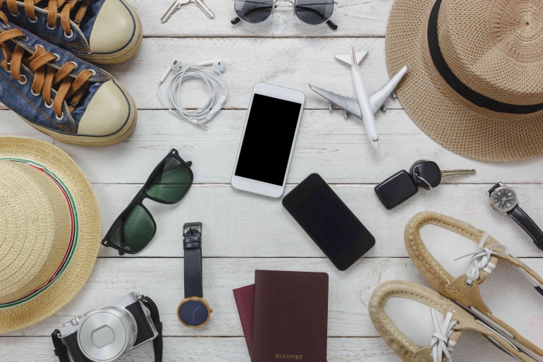 Gadgets to bring in your travels (Sumber: Freepik/Kedit Foto)