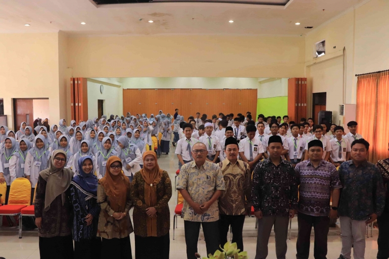 Foto Outing Class (Sumber: Prodistik SMAI Almaarif Singosari 2024)