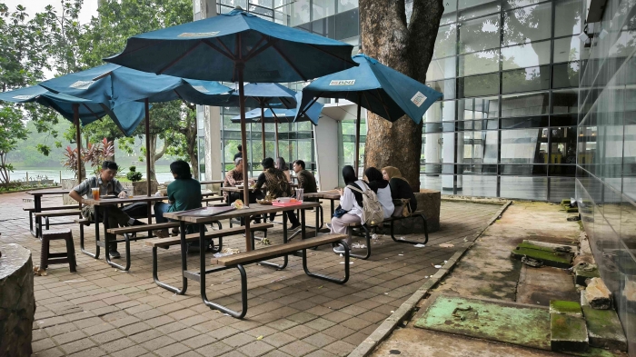 Suasana kantin Perpustakaan Universitas Indonesia. (Sumber: Dokumentasi Pribadi/Irerosana)