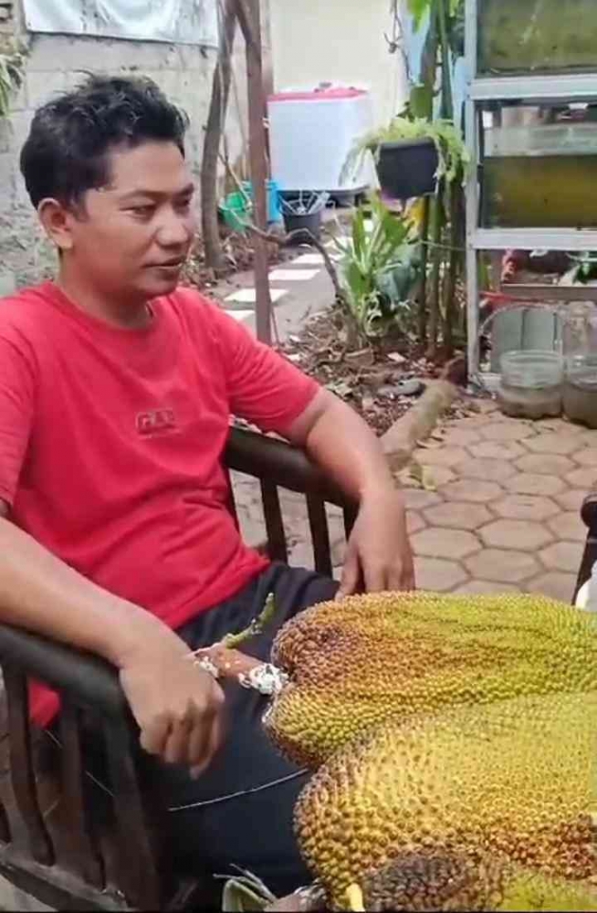 Mang Ujang tukang bubur terkenal di layur Rawamangun Jakarta, sumber dokumen pribadi