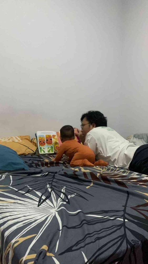 Atisa sedang belajar bersama ayahnya/dokpri