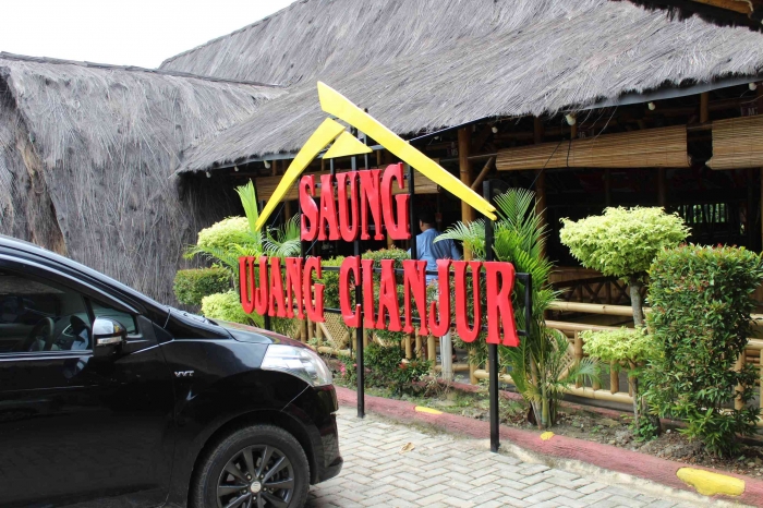 Foto Saung Ujang Cianjur (Sumber: Dokumen pribadi)