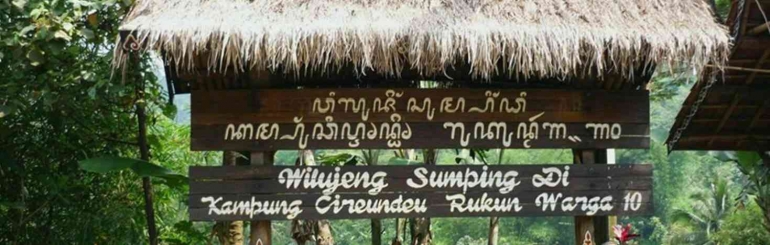 Kampung Adat Cireundeu (Sumber : rumah123.com)