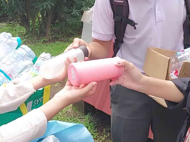 Kegiatan eco barter day (sumber: dokumentasi pribadi)