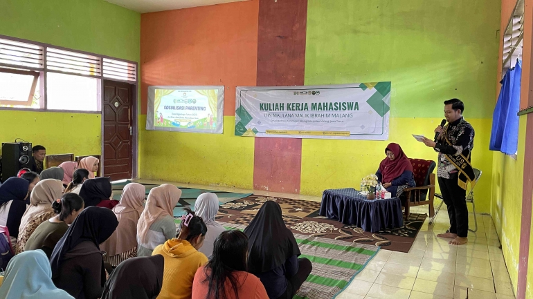 Dokumentasi kegiatan penyuluhan parenting di KB Harapan Bangsa Ngadirejo