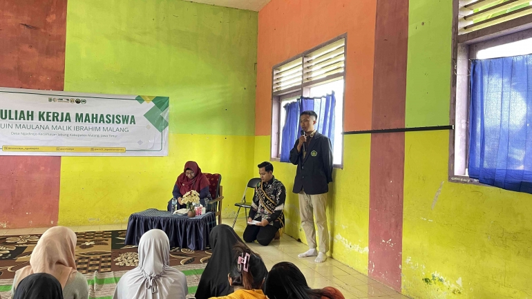 Dokumentasi penyampain sambutan oleh ketua pelaksana kegiatan penyuluhan parenting