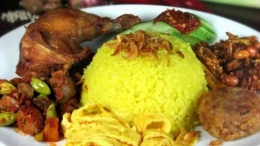 Salah satu kuliner nikmat nasi kuning ayam bakar: pikiran rakyat.com