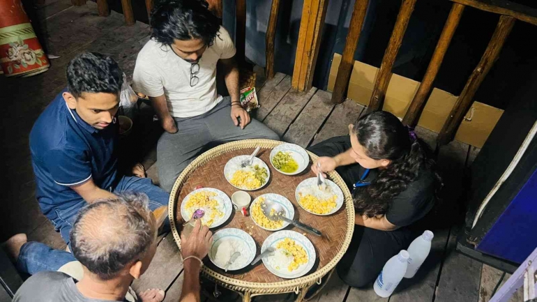 Makan Malam Bersama Masyarakat Adat Thailand