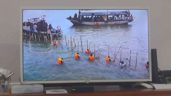 sea barrier , screenshot from Kompas TV