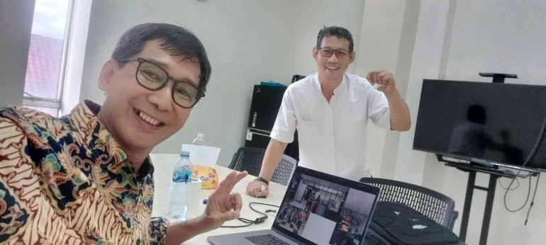 (Own file) In the meeting room of Prof. A.H. Yuwono research laboratory of materials science at UI.