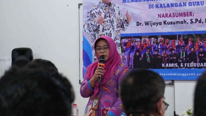 Ibu kepala sekolah/dokpri