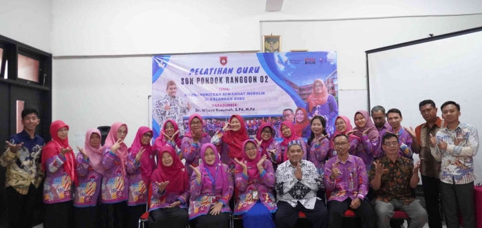 Foto bareng guru-guru SDN 02 pondok Rangon Cipayung Jakarta Timur/dokpri