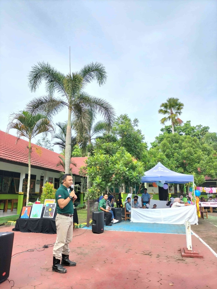 Foto Bapak Galang Bayu Amanda Putra selaku Kepala Administratur PT. GSDI-GSYM memberikan sambutan dalam acara Creative Day. Sumber : SMP IM