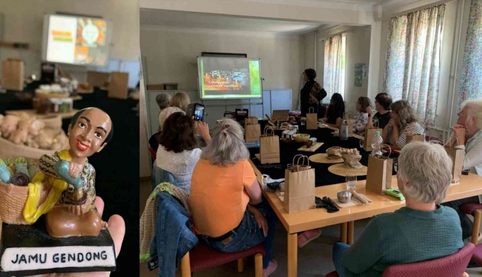 Senang sekali, bersama Mbak Liza Schulz berkesempatan menyelenggarakan Workshop Jamu Gendong di Perkumpulan Perempuan Internasional Kernen im Remstal,