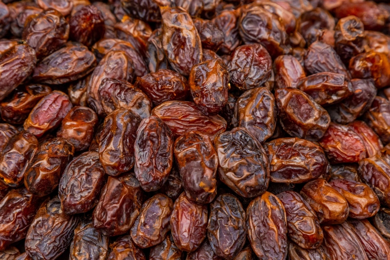 Foto Tumpukan Buah Kurma (Unsplash/Florentina Tilvic)