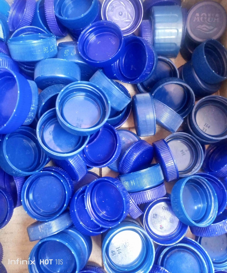 Limbah tutup botol plastik. (sumber foto: Jandris_Sky)