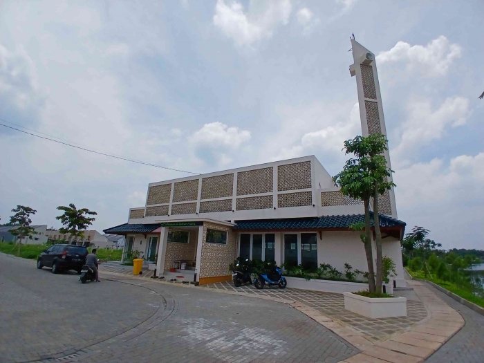 Tadarus dan sholat berjamaah di masjif/dokpri