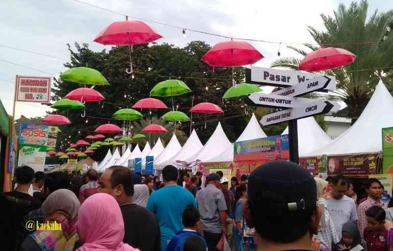 Keramaian Pasar Wadai di Banjarmasin, Arena War Takjil yang Tidak Pernah Sepi di Sepanjang Bulan Ramadan |@kaekaha&nbsp;