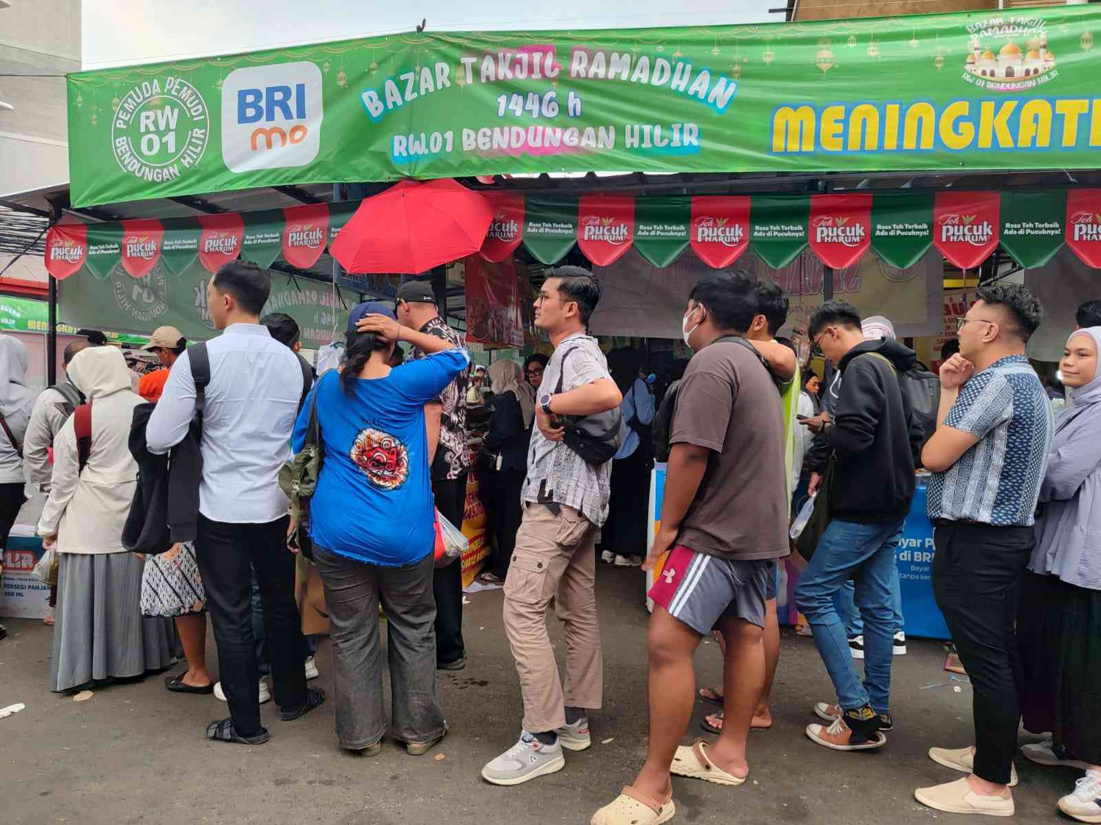 Antrean panjang bubur manis di Benhil (dok.windhu)