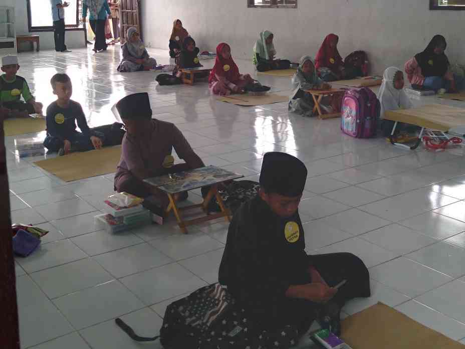 Memgikutsertakan anak di lomba menggambar. Sumber foto: dokumen pribadi