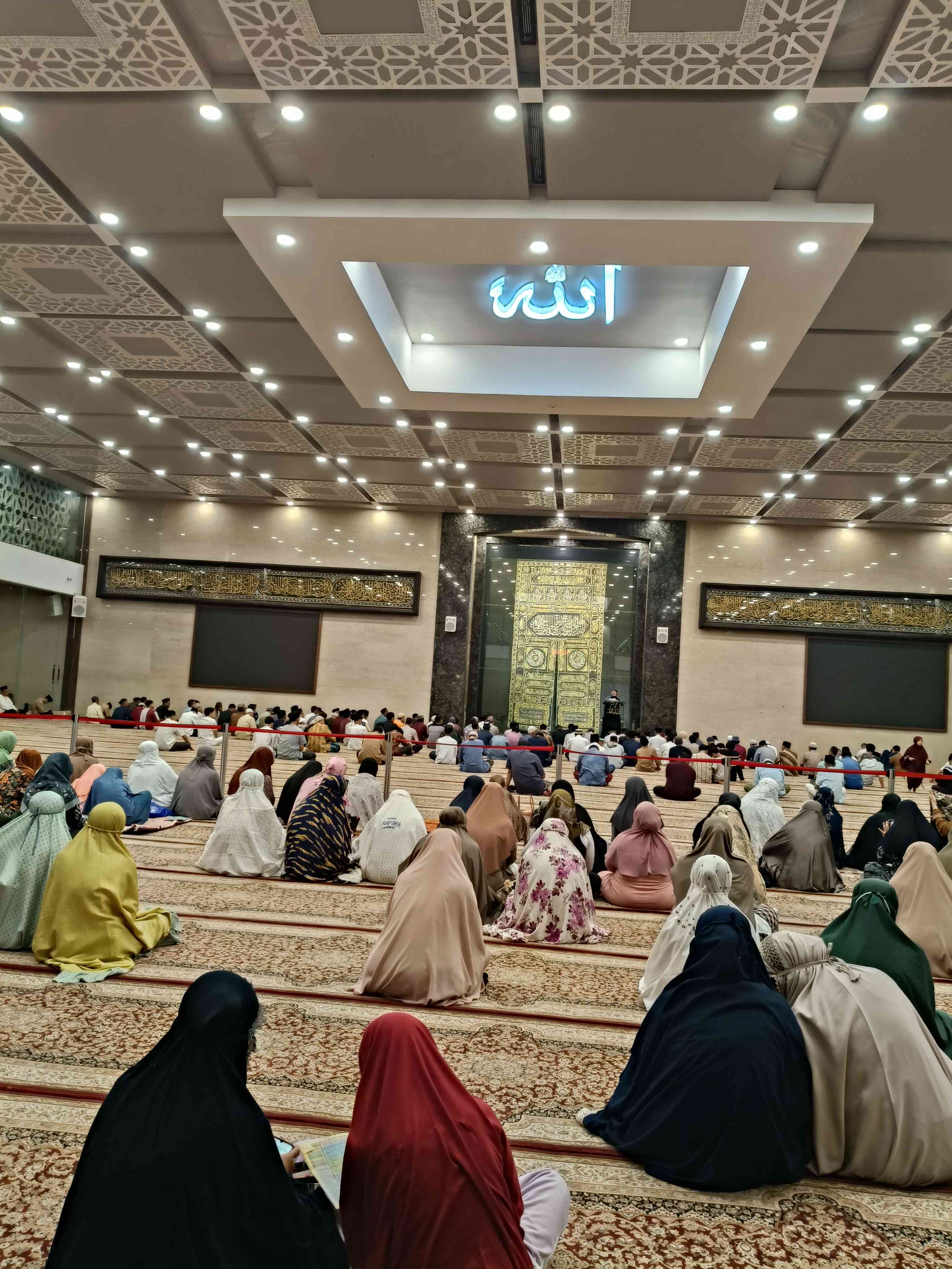 Jamaah Masjid Namira (sumber : dokumentasi pribadi)