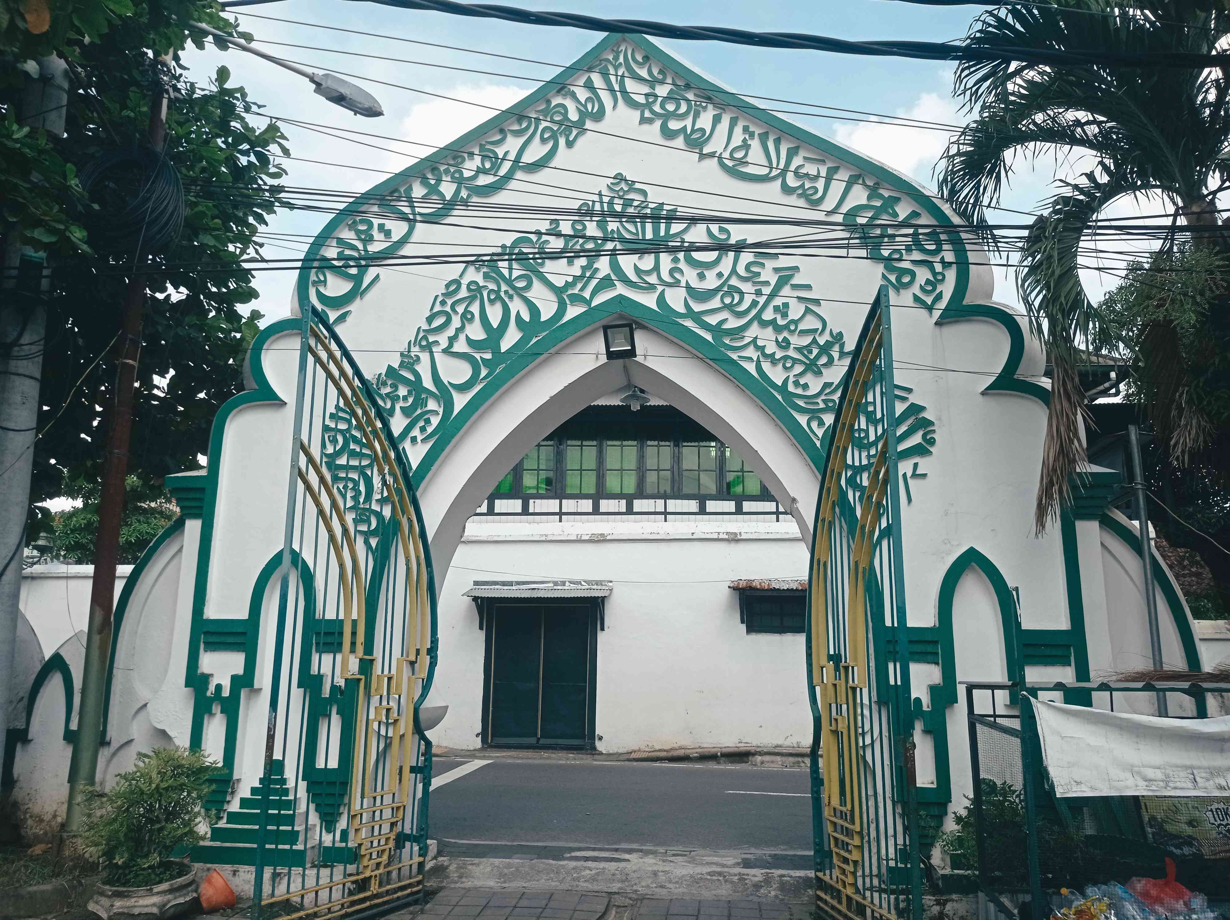 Gapura Masjid Al-Wustho (Dok. Pribadi) 