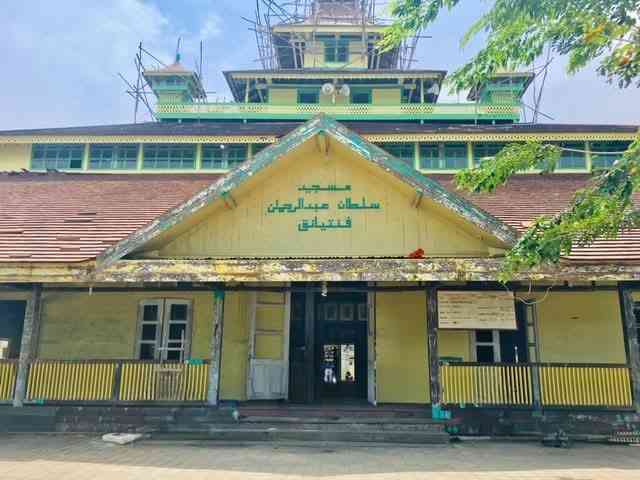 Masjid Jami' Sultan Syarif Abdurrahman (foto: dokumentasi pribadi)