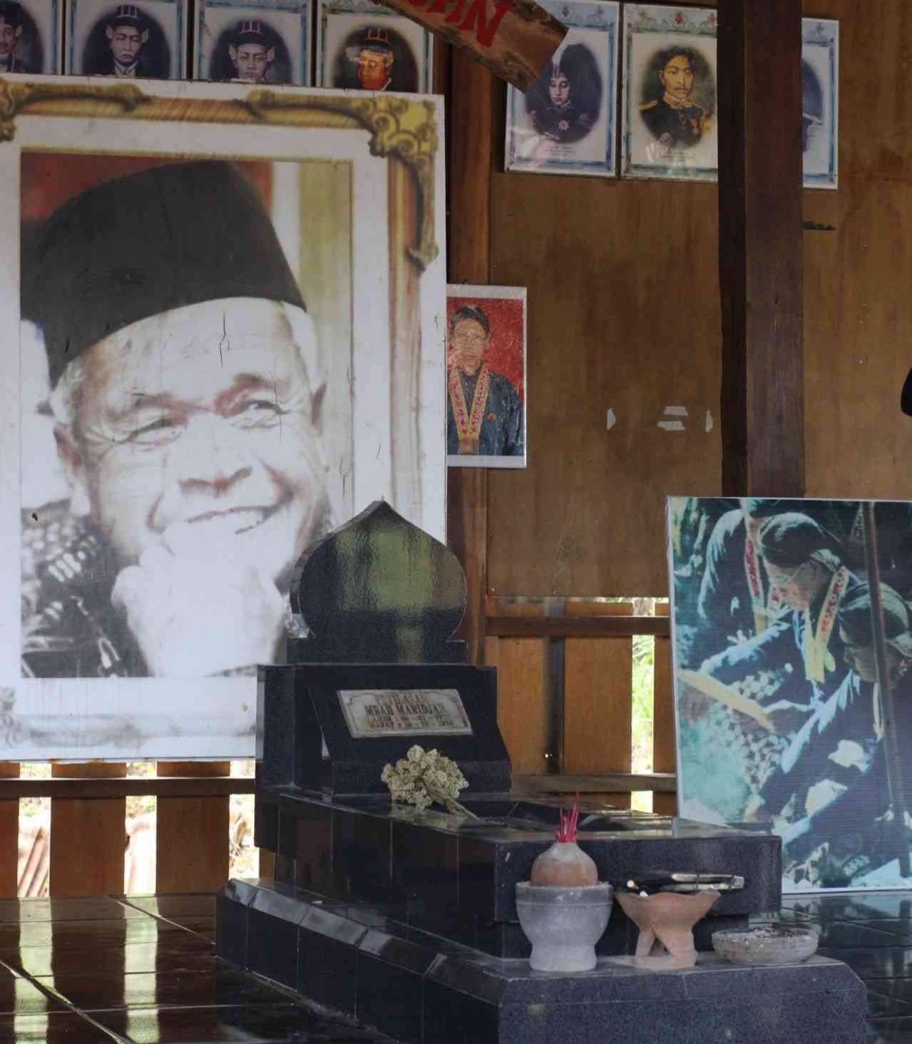 Potret: Makam Mbah Maridjan di Musium Petilasan Mbah Maridjan & Sumber: Dokumentasi Pribadi.
