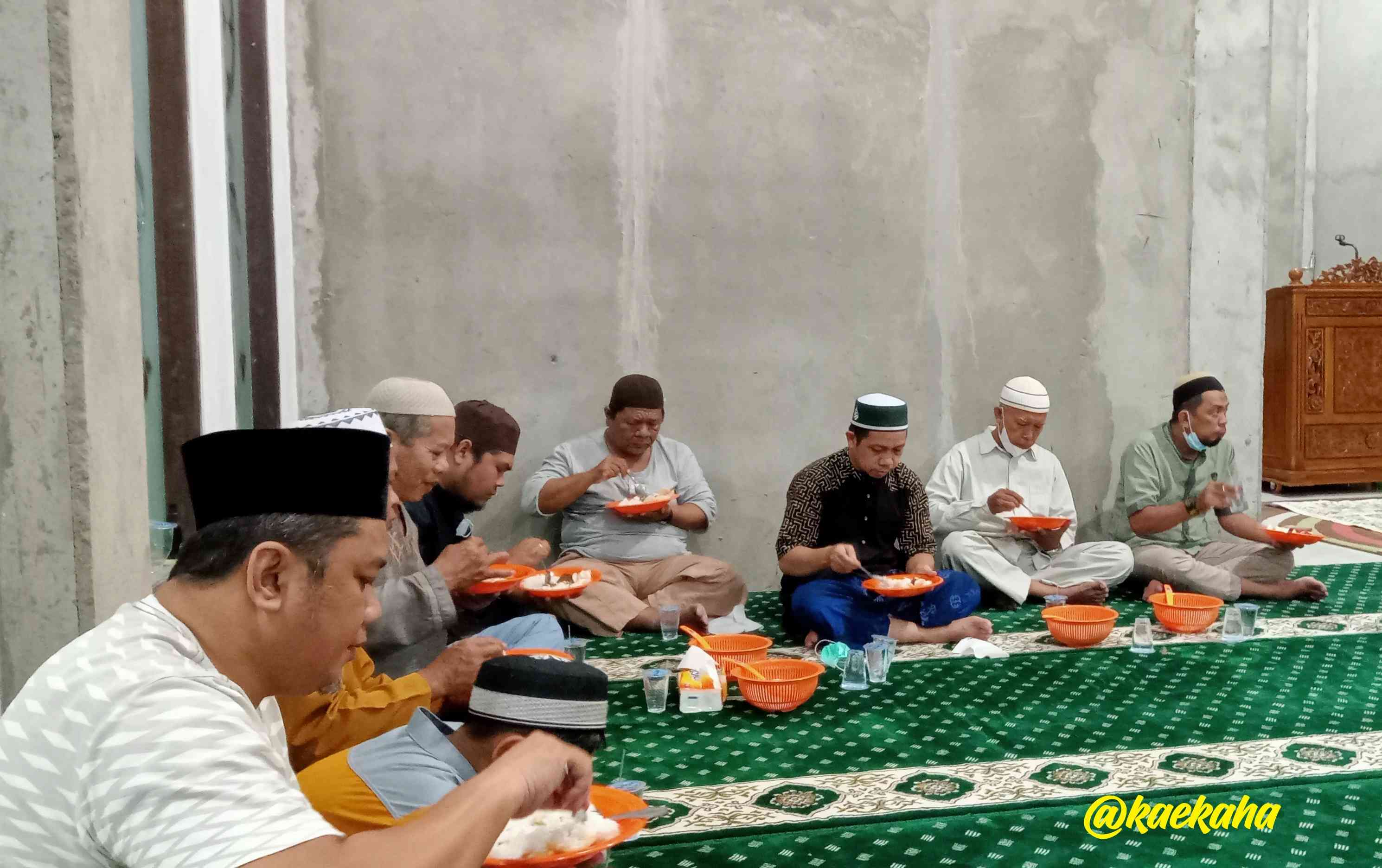 Buka Puasa Bersama di Masjid yang Penuh Berkah | @kaekaha 