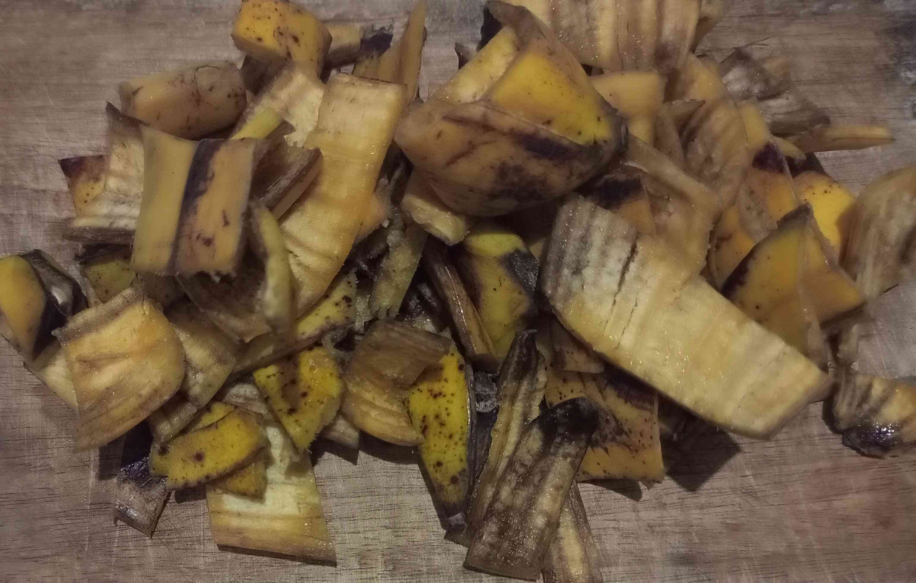 Limbah Kulit Pisang dari Sisa Makan Bergizi Gratis (MBG). (sumber foto: Jandris_Sky)