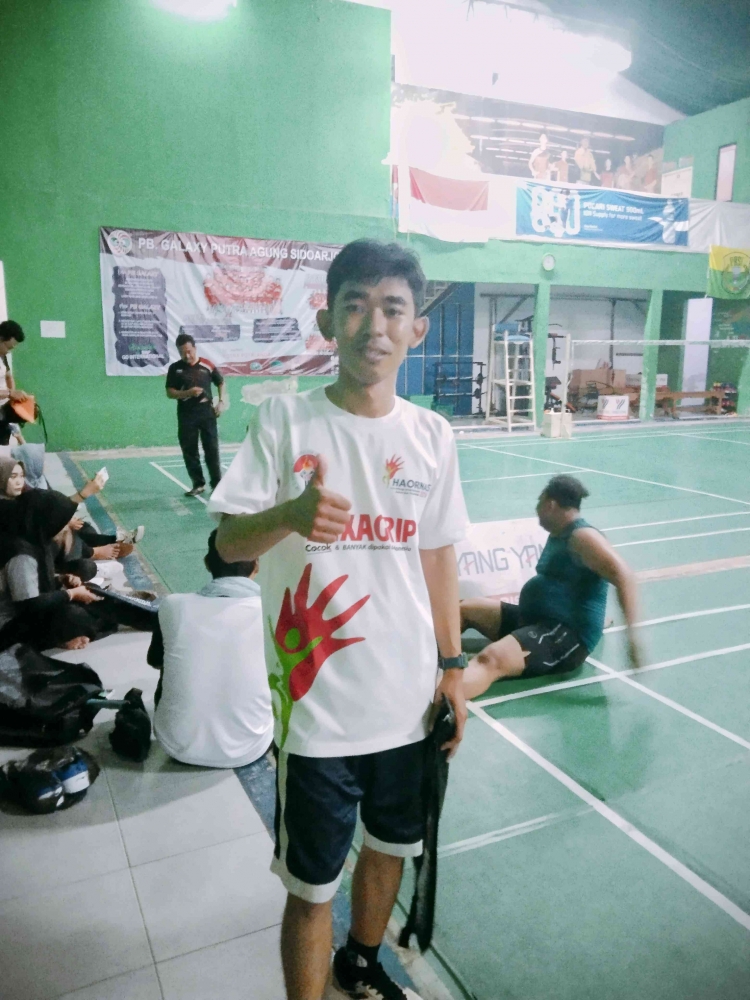 Meski sudah berkeringat tidak lupa cekrek mengabadikan foto main tepok bulu | Foto: Dokpri.