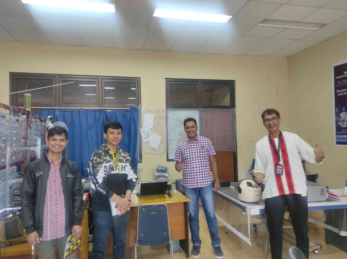 (selfie photo of EAT Lab taken by Gwen) In AI and sensors laboratory chaired by Mr. Edy Manuhutu, M.Sc.