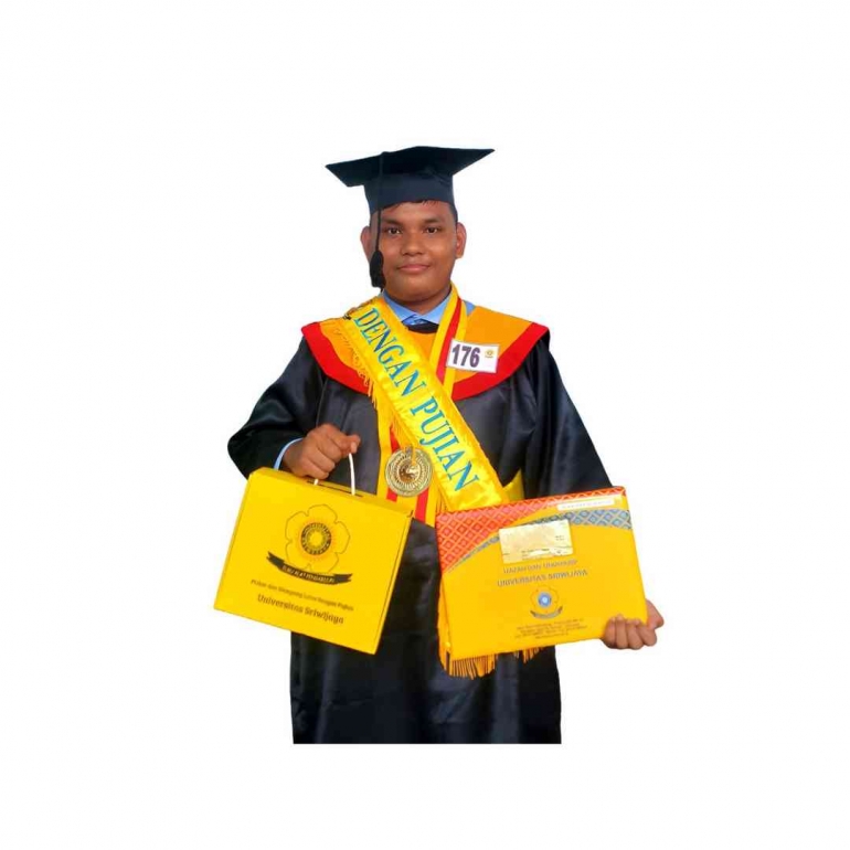 Aldo Tona Oscar Septian Sitinjak, S.H. (Sumber Gambar: Wisuda Universitas Sriwijaya ke-173)
