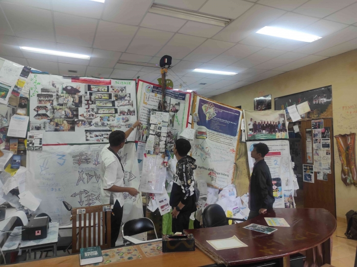 (EAT Lab photo) With Prof. Elim in EAT Lab.