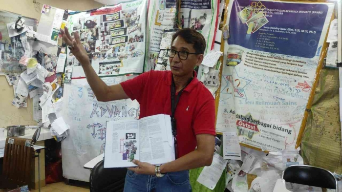 (EAT Lab's document) The content of thin flexible battery fabricated by garbage materials embedded on the pages of 1577 - 1586.