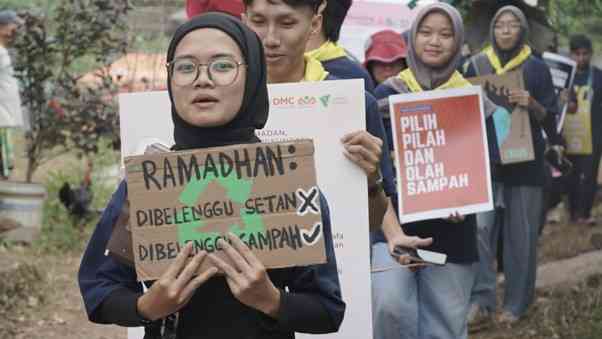 Seruan komitmen masyarakat peduli sampah selama 30 hari Bulan Ramadhan, di Bojongsari Lama, Kota Depok, (23/02/2025).(Foto: dompetdhuafa.org)