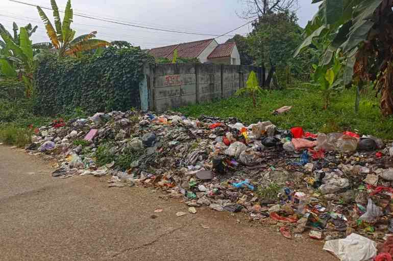 Perilaku nyampah sembarangan (foto: widikurniawan)