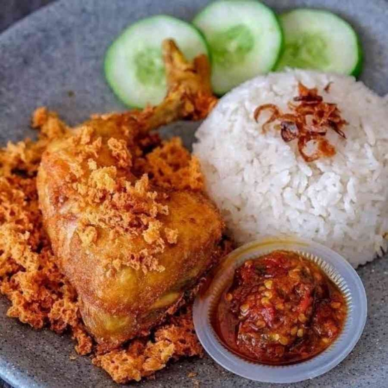 Nasi dan ayam (Sumber: GratisOngkir)