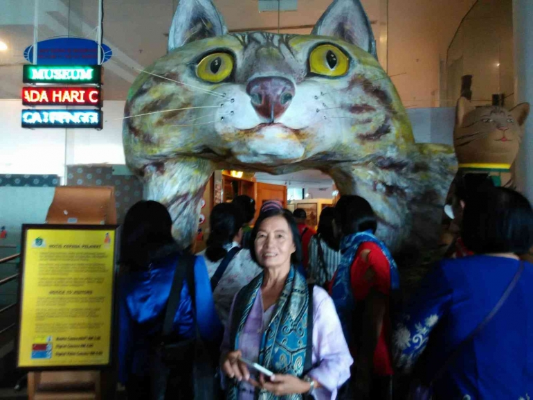 Kunjungan Bu Dinik ke Museum Kucing Punya Malaysia (Sumber: Dinik Utami)